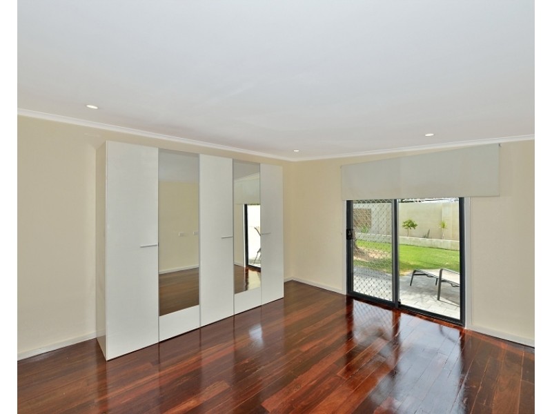 6 Dadger St, Dudley Park WA 6210