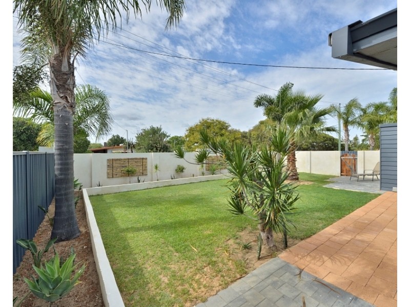 6 Dadger St, Dudley Park WA 6210