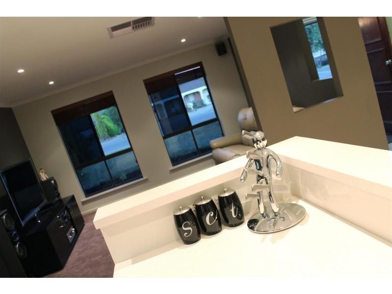 20 Warburton Drive, Woodcroft SA 5162