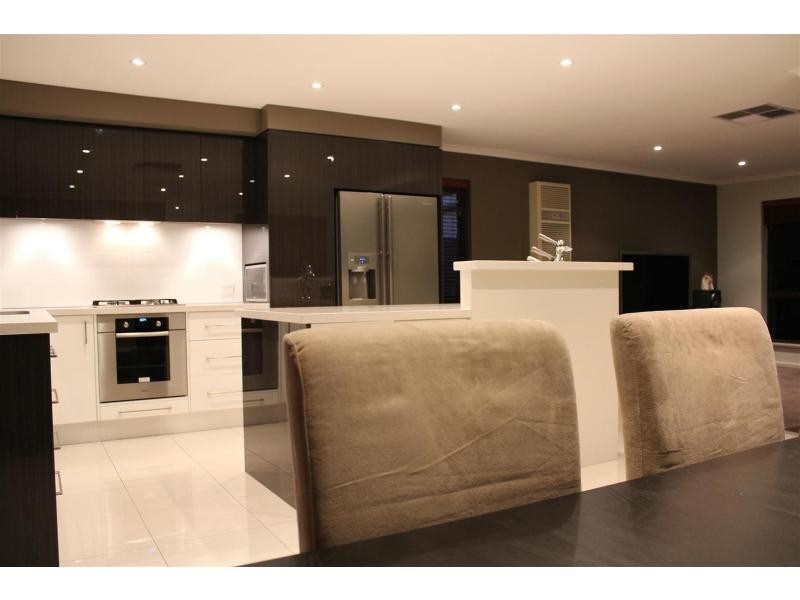 20 Warburton Drive, Woodcroft SA 5162