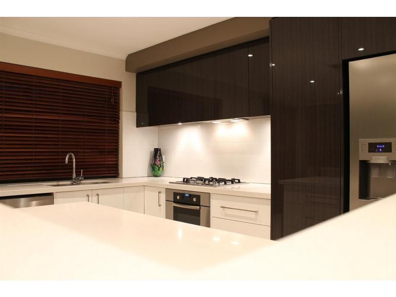 20 Warburton Drive, Woodcroft SA 5162