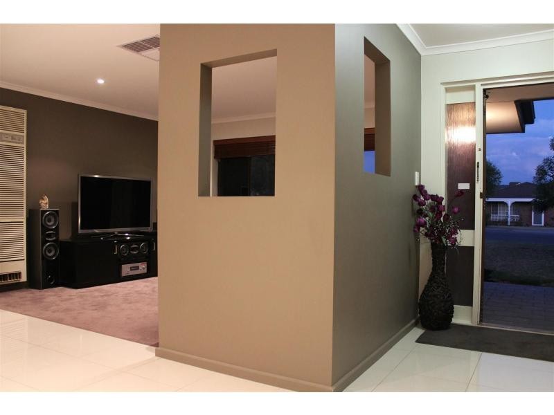 20 Warburton Drive, Woodcroft SA 5162