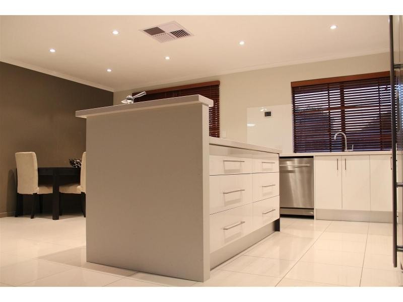 20 Warburton Drive, Woodcroft SA 5162