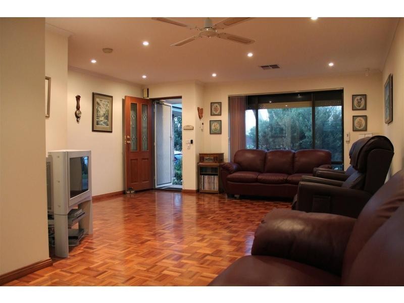 4 Charlotte Drive, Morphett Vale SA 5162