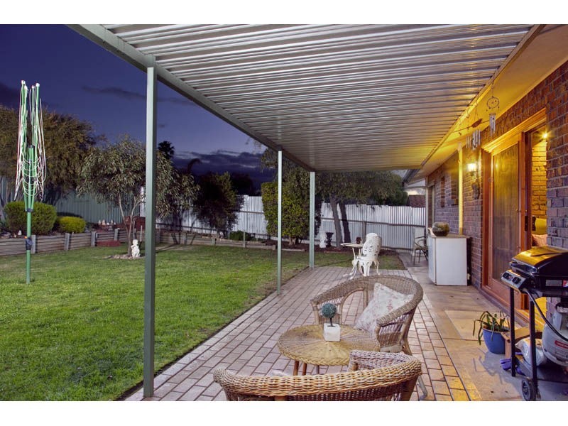 16 Beresford Avenue, Christie Downs SA 5164