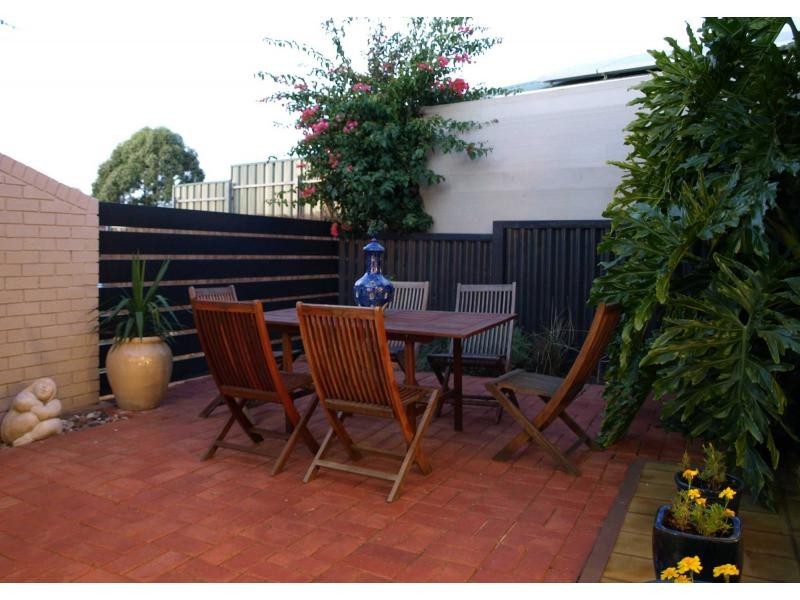 24 Desmond Road, Hackham SA 5163