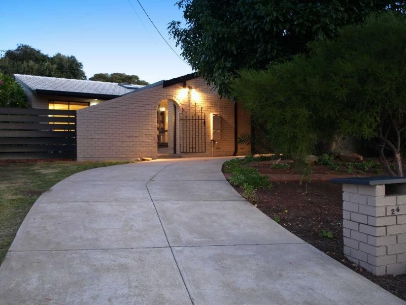 24 Desmond Road, Hackham SA 5163