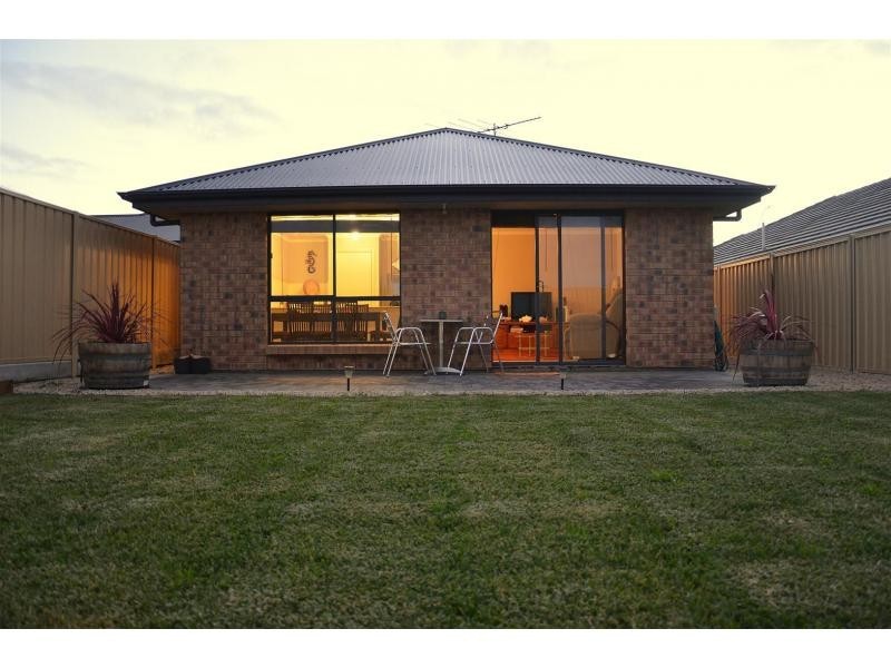 77 Dover Street, Aldinga Beach SA 5173