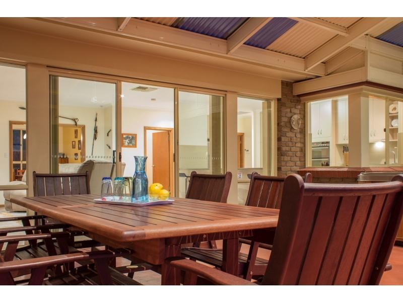 10 River Road, Port Noarlunga SA 5167