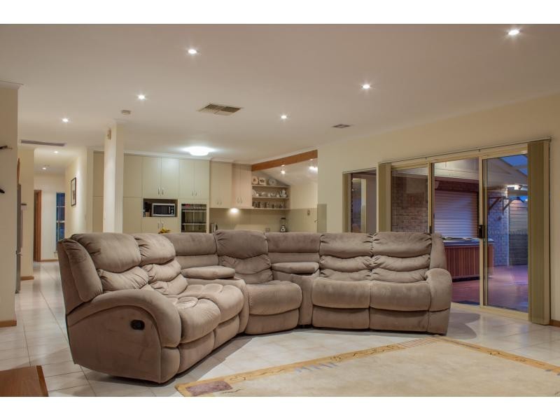 10 River Road, Port Noarlunga SA 5167