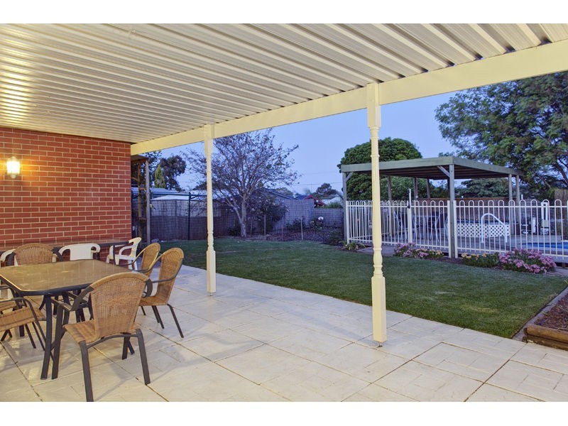 16 Ardross Crescent, Morphett Vale SA 5162