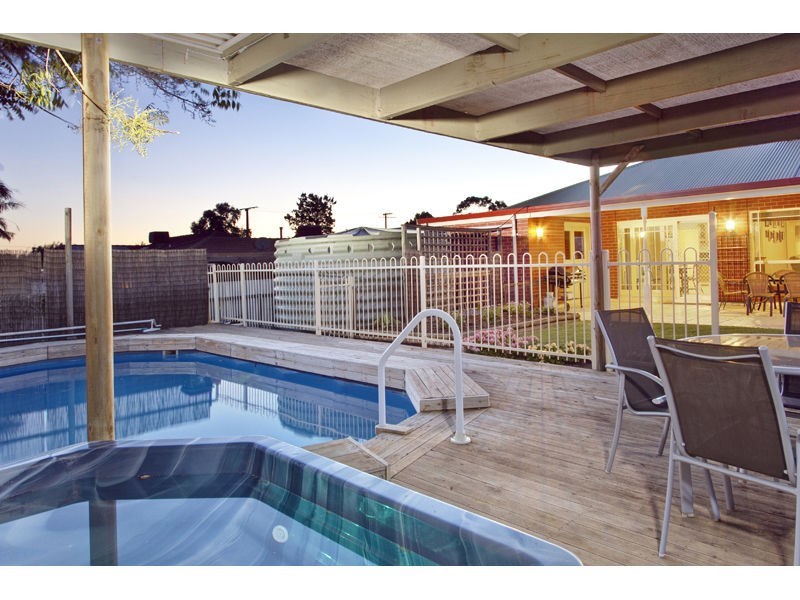 16 Ardross Crescent, Morphett Vale SA 5162