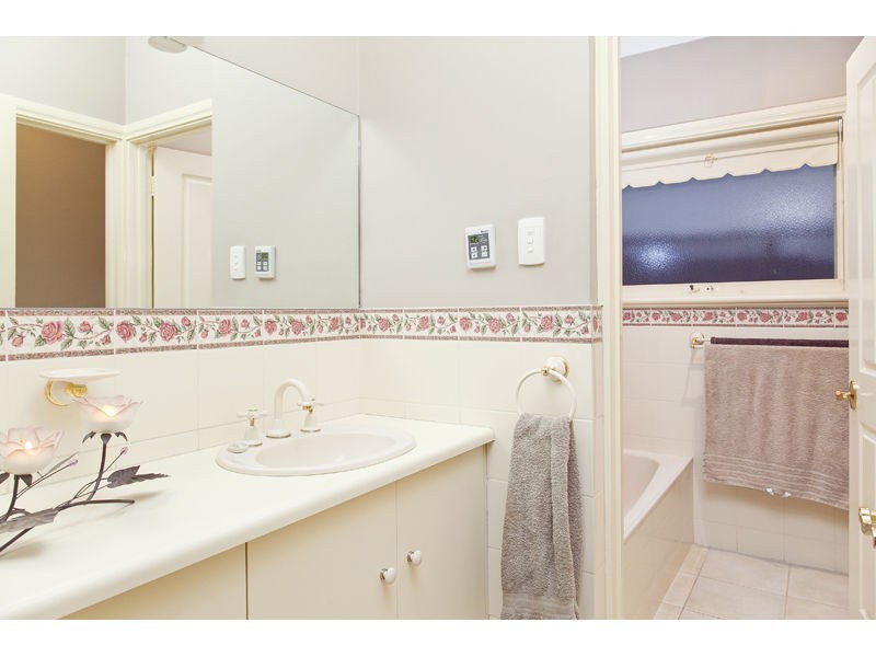 16 Ardross Crescent, Morphett Vale SA 5162