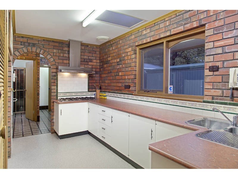 5 Manoora Drive, Hallett Cove SA 5158