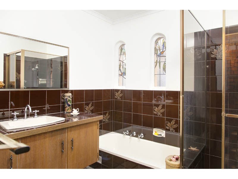 5 Manoora Drive, Hallett Cove SA 5158