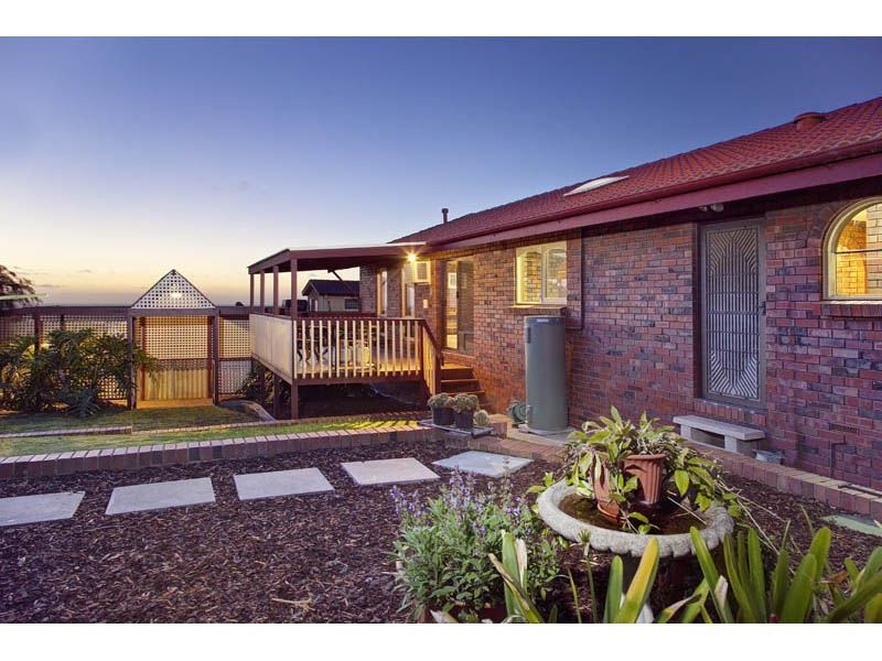 5 Manoora Drive, Hallett Cove SA 5158