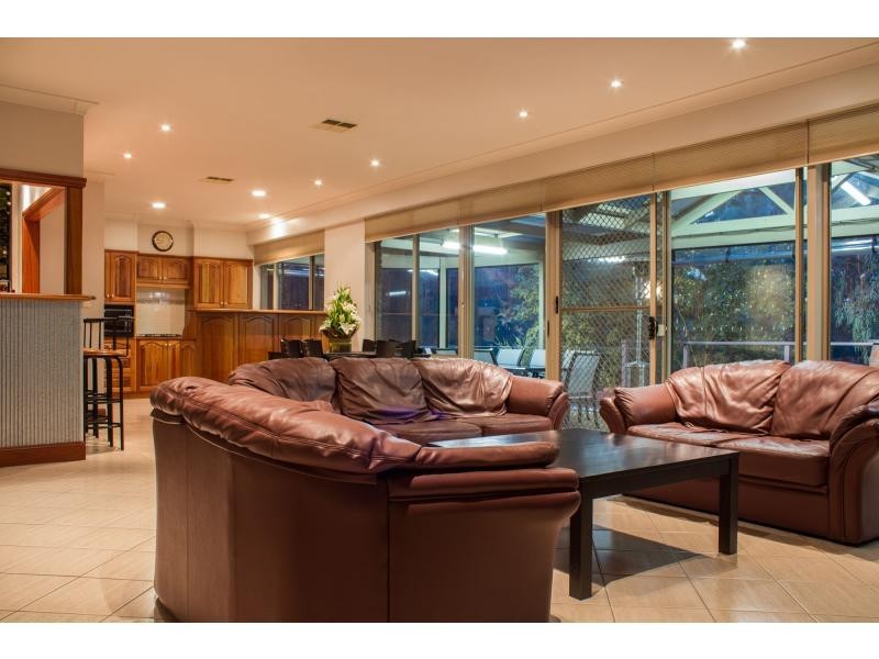 5 Rolls Court, Happy Valley SA 5159