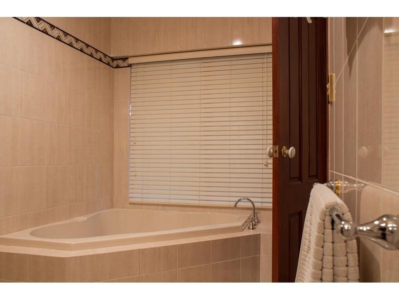 5 Rolls Court, Happy Valley SA 5159