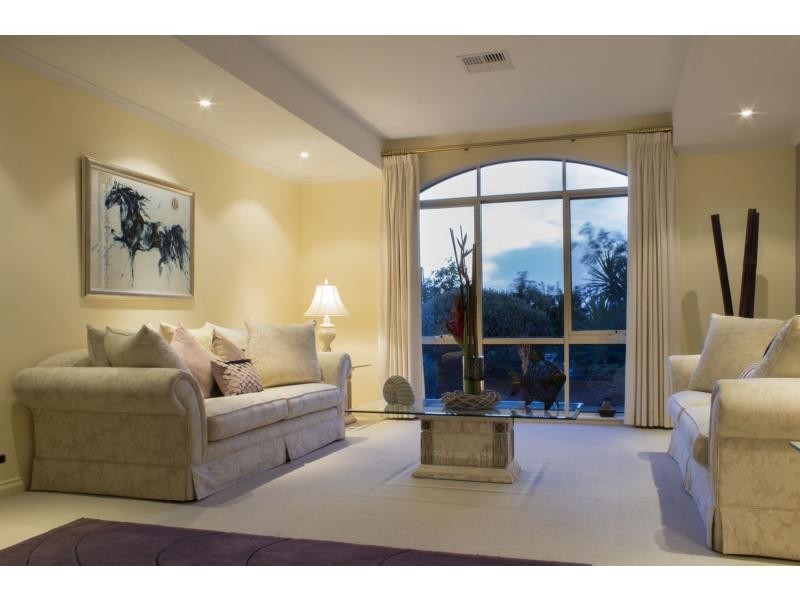 12 Annabelle Drive, Hallett Cove SA 5158