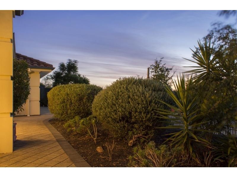 12 Annabelle Drive, Hallett Cove SA 5158