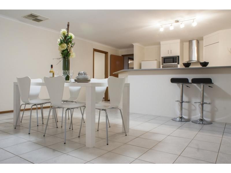 17 Shetland Street, Woodcroft SA 5162