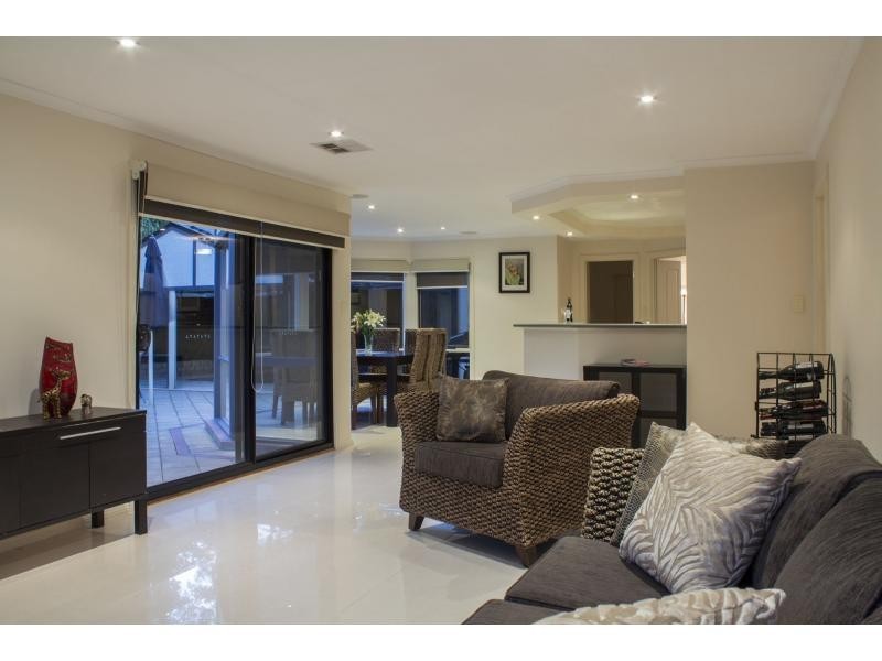 6 Douglas Fir Court, Aberfoyle Park SA 5159