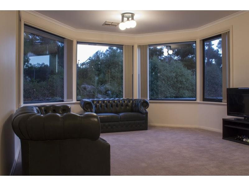 6 Douglas Fir Court, Aberfoyle Park SA 5159