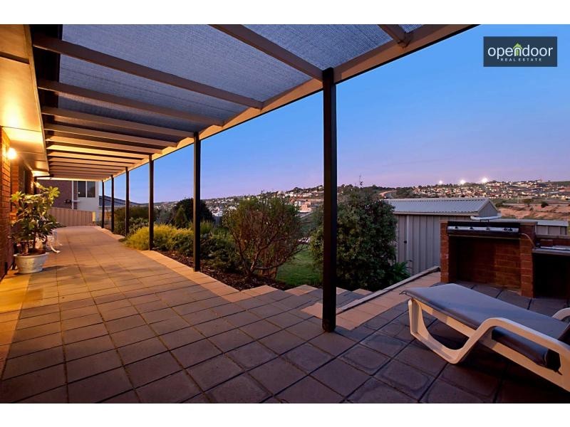 20 Freebairn Drive, Hallett Cove SA 5158