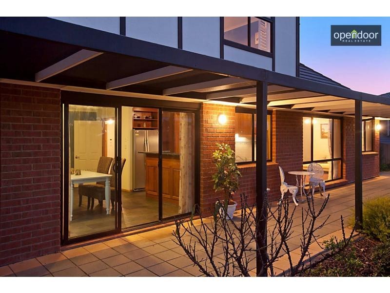 20 Freebairn Drive, Hallett Cove SA 5158