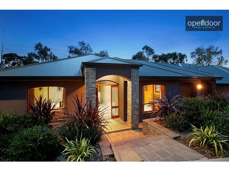 11/8 Cinnamon Way, Aberfoyle Park SA 5159