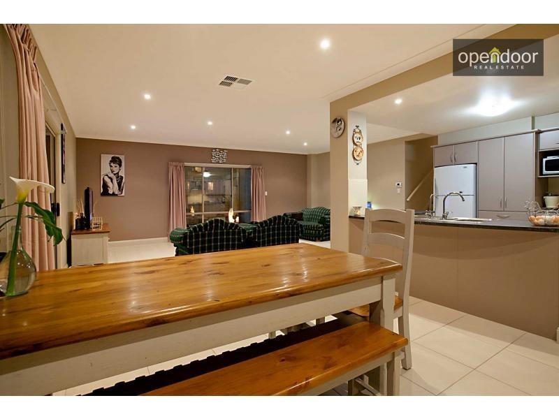 11/8 Cinnamon Way, Aberfoyle Park SA 5159