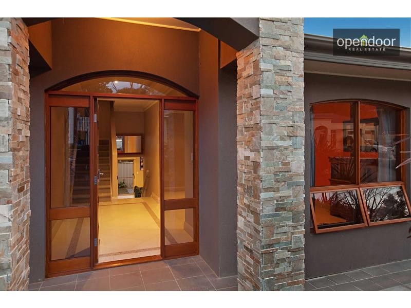11/8 Cinnamon Way, Aberfoyle Park SA 5159