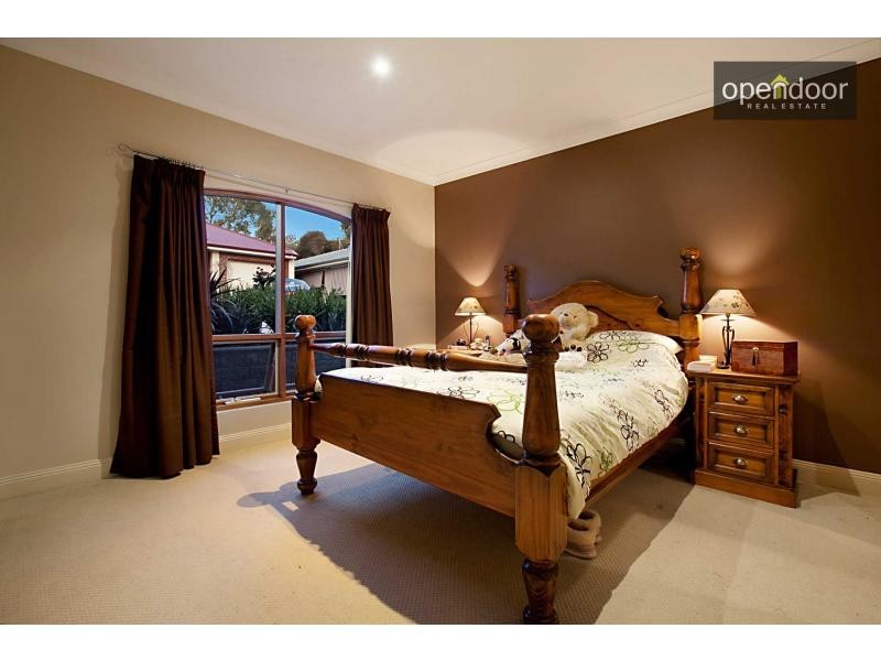 11/8 Cinnamon Way, Aberfoyle Park SA 5159