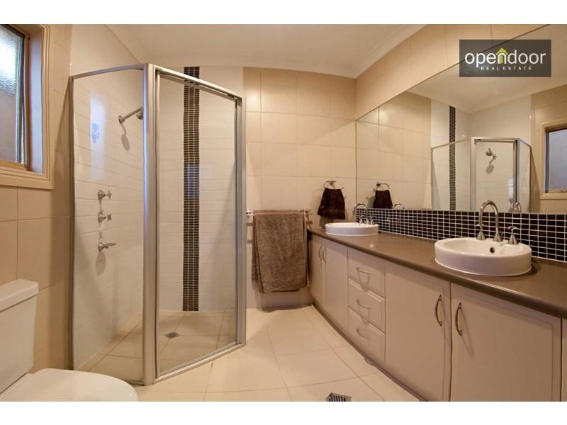 11/8 Cinnamon Way, Aberfoyle Park SA 5159