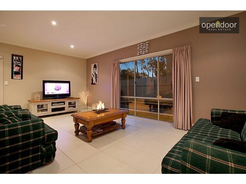 11/8 Cinnamon Way, Aberfoyle Park SA 5159