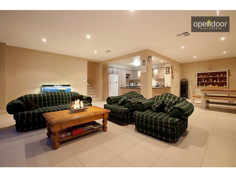 11/8 Cinnamon Way, Aberfoyle Park SA 5159