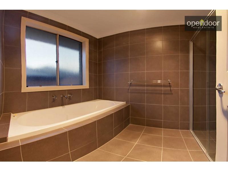 11/8 Cinnamon Way, Aberfoyle Park SA 5159