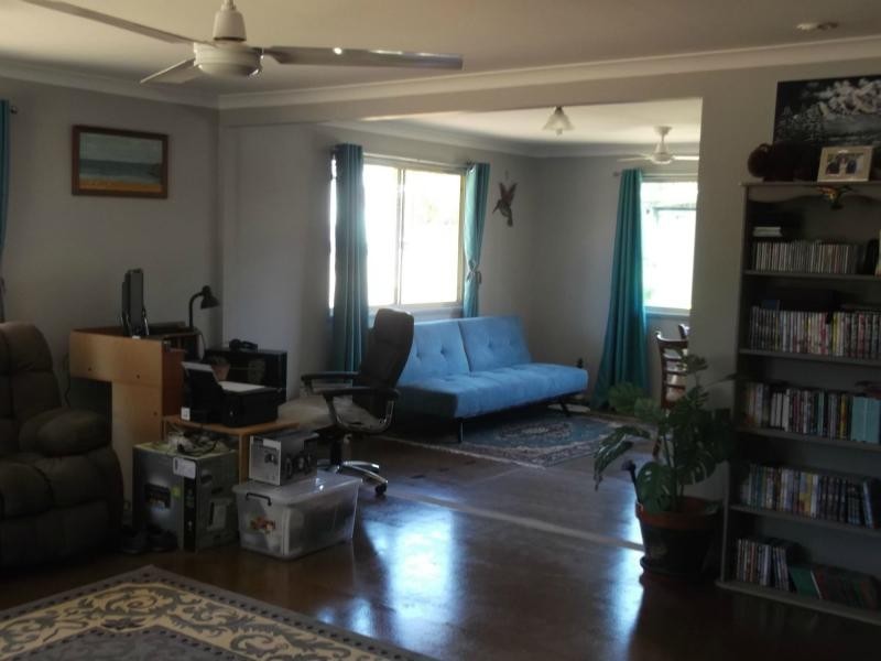 16 Sapphire Street, Russell Island QLD 4184