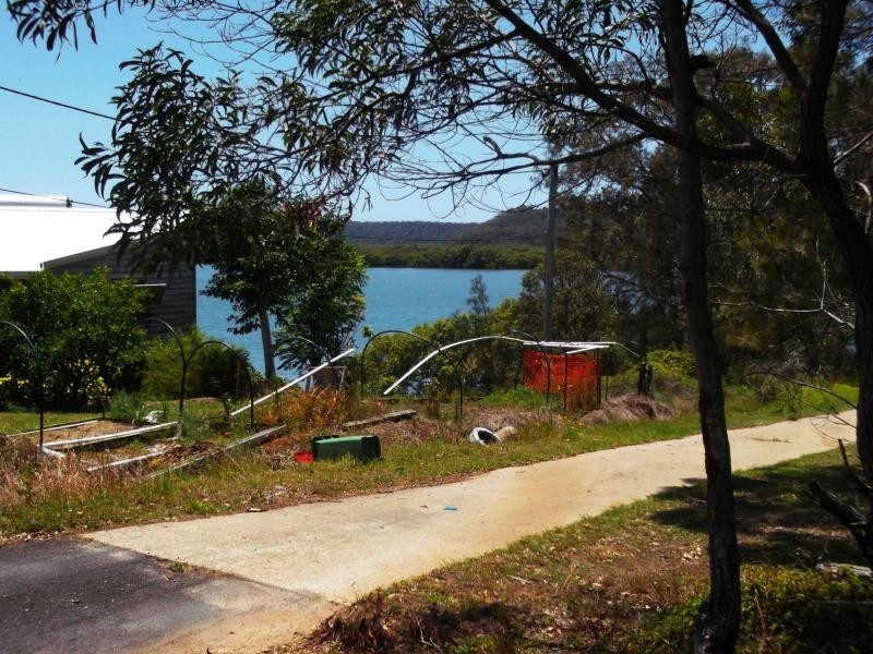 102 Minjerriba Road, Russell Island QLD 4184