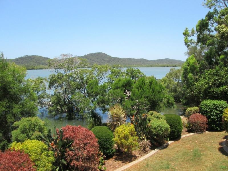 14 Oasis Drive, Russell Island QLD 4184