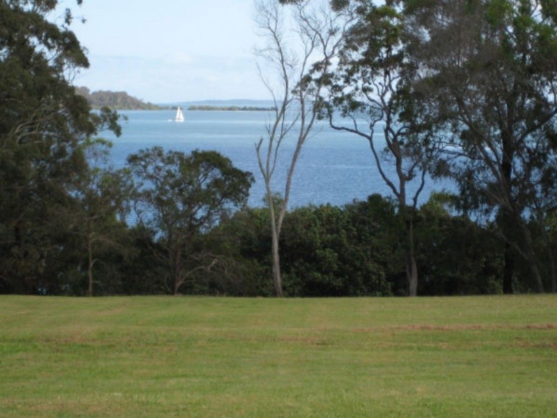 1 Canaipa Point Drive, Russell Island QLD 4184