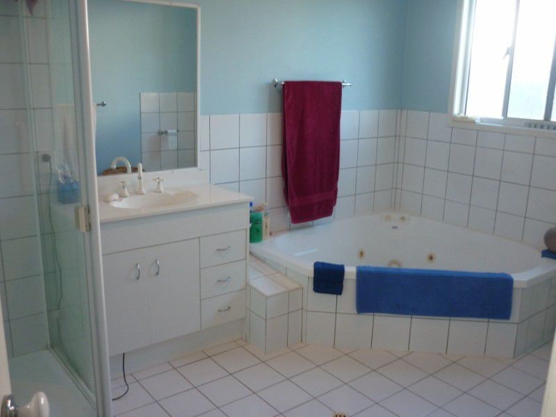 27 Bay Drive, Russell Island QLD 4184