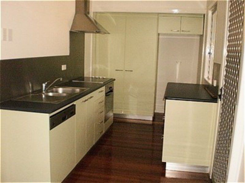 3 June Parade, Lamb Island QLD 4184