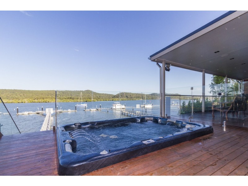 61 Wahine Drive, Russell Island QLD 4184