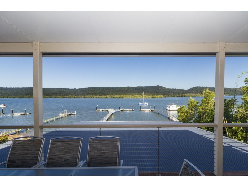 61 Wahine Drive, Russell Island QLD 4184