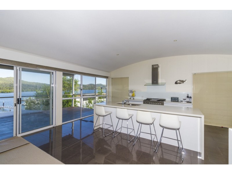 61 Wahine Drive, Russell Island QLD 4184