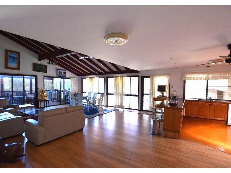 8 Browning Street, Russell Island QLD 4184