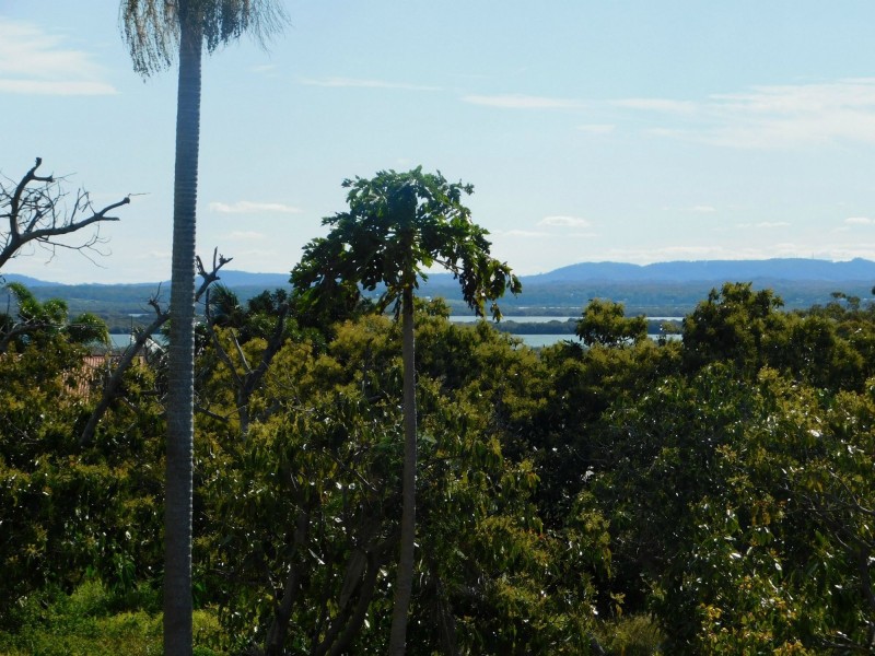 62 Centre Road, Russell Island QLD 4184