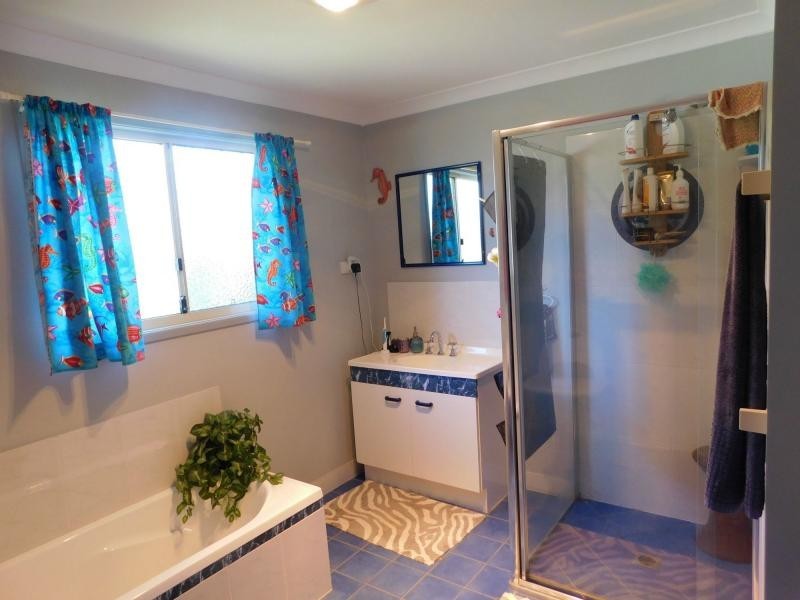 16 Sapphire Street, Russell Island QLD 4184