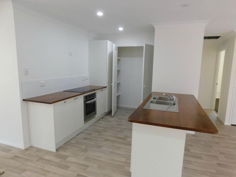 43 Waikiki Beach Road, Russell Island QLD 4184